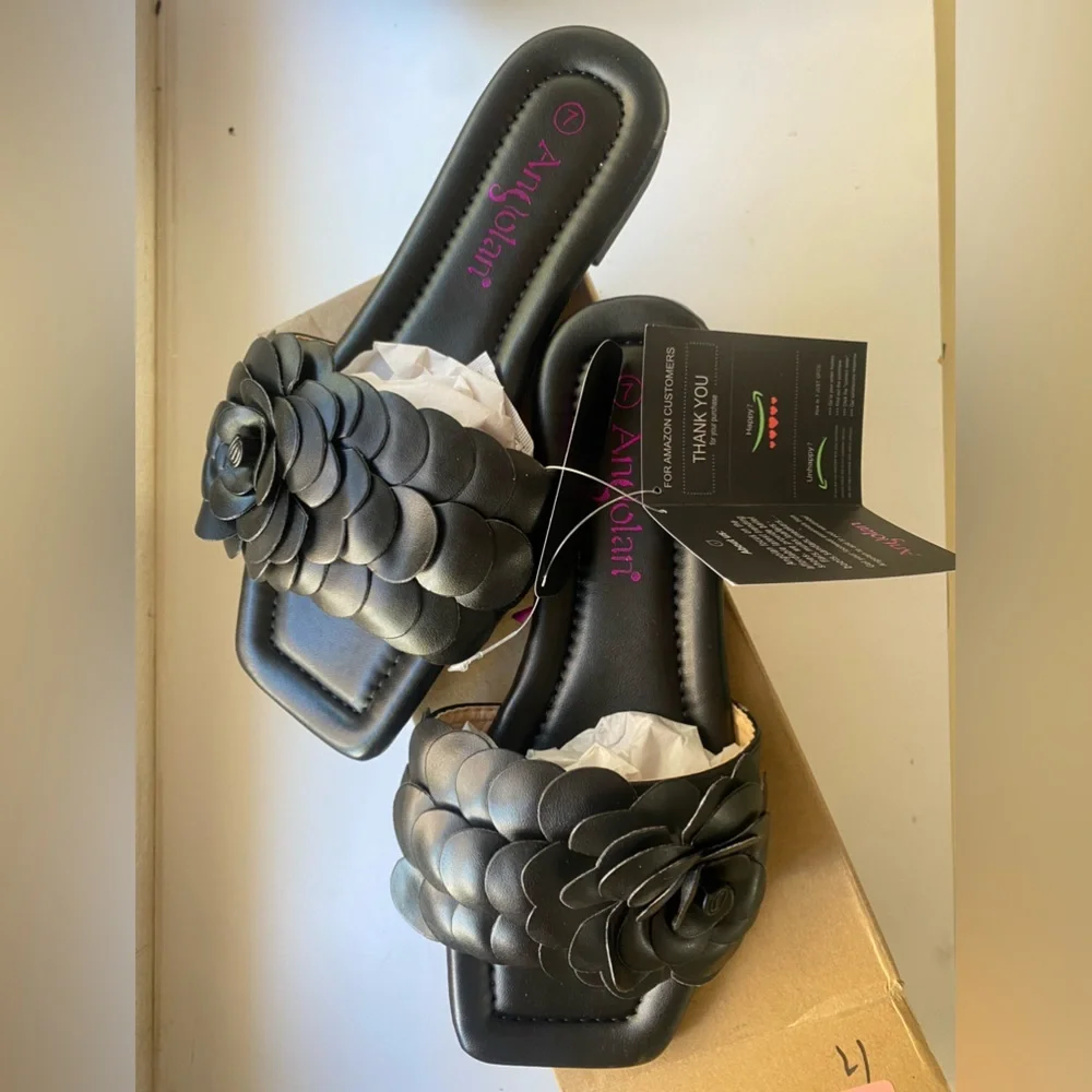 NWT Women’s Black Floral Petal Sandal Slides, Sz 7